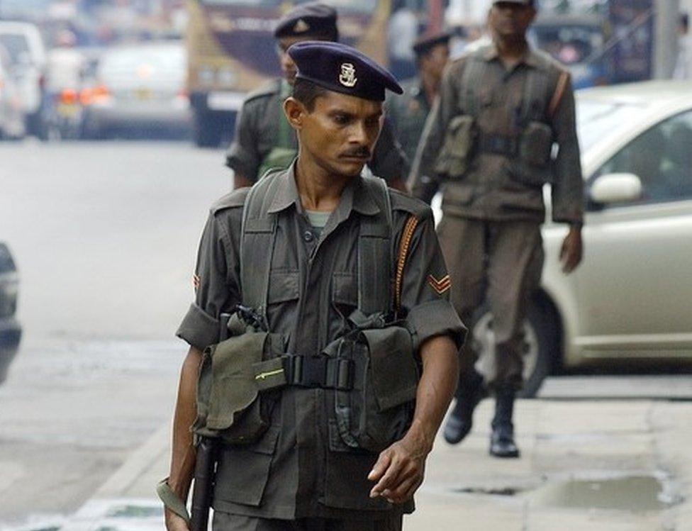 Sri Lanka army soldiers patrol the streets in the capital Colombo, 05 November 2007.