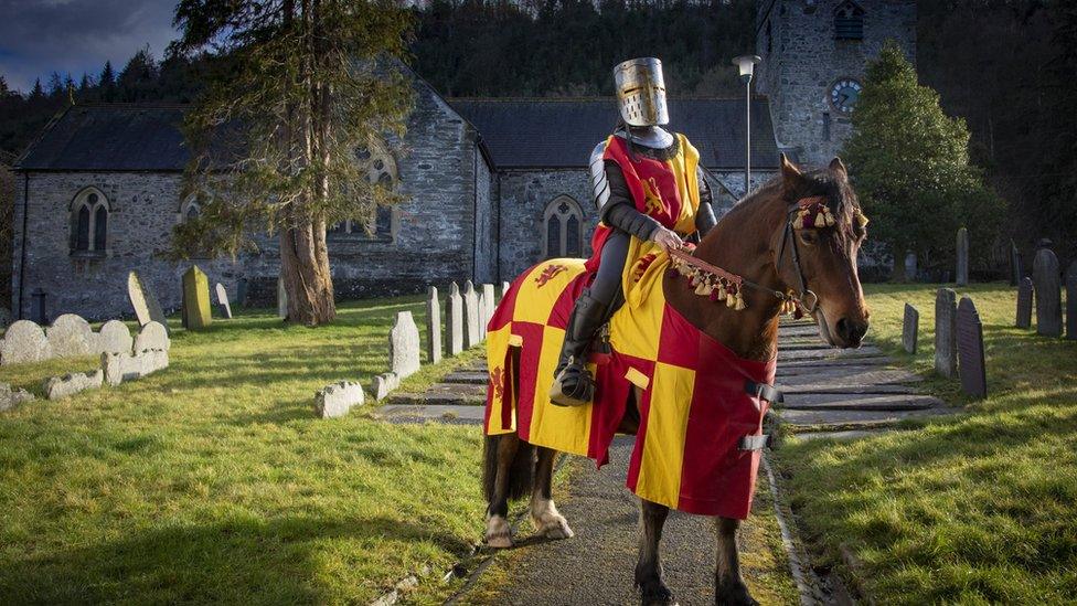 Fe ddaeth Owain Glyndŵr ei hun i Gorwen ar Ddydd Gŵyl Dewi