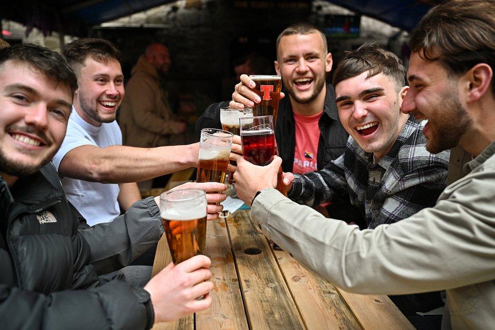 Drinkers in Edinburgh