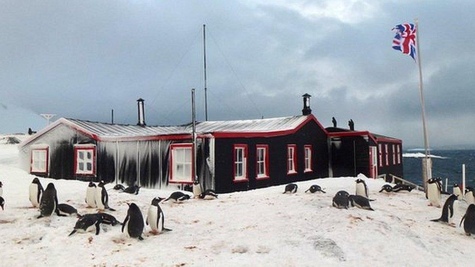 Post office and museum on Goudier Island