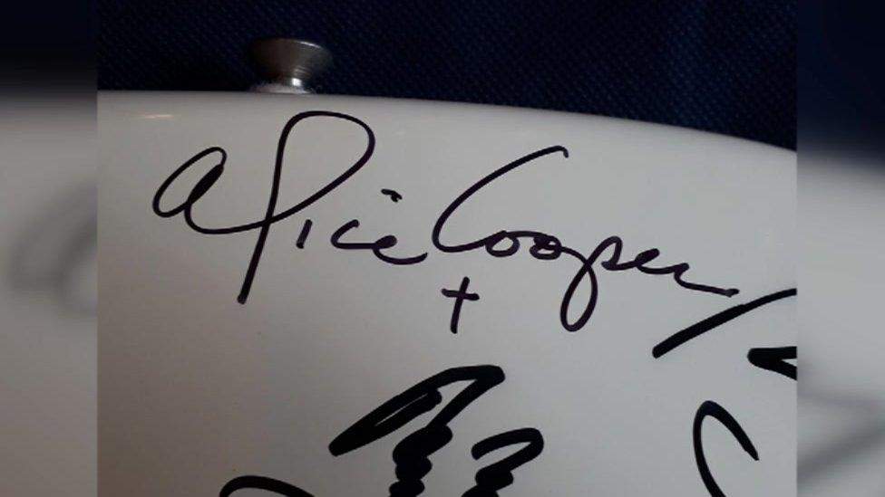 Alice Cooper signature