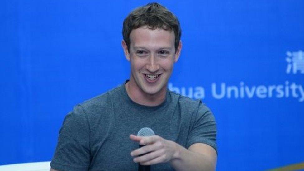 Facebook head Mark Zuckerberg delivers a speech in Beijing (11 November 2015)