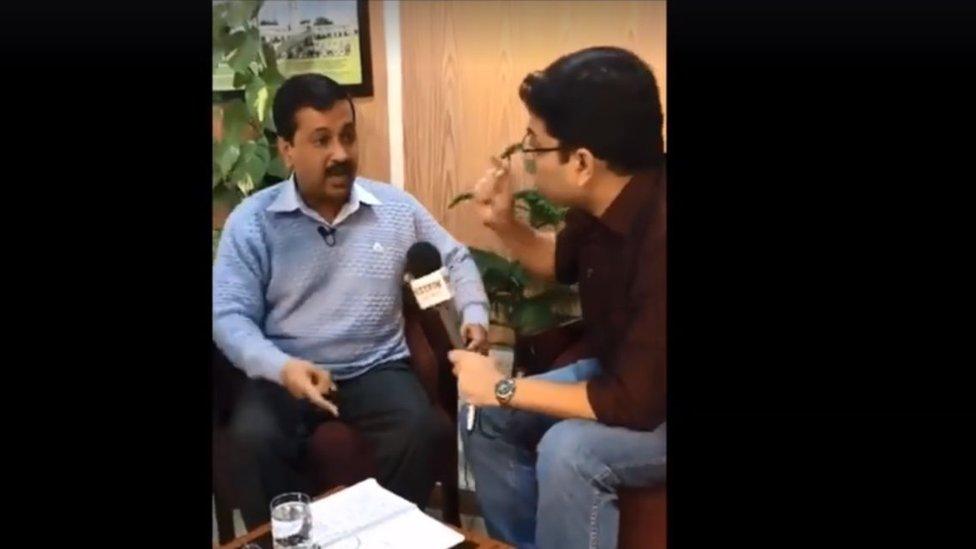 Arvind Kejriwal pointing his finger