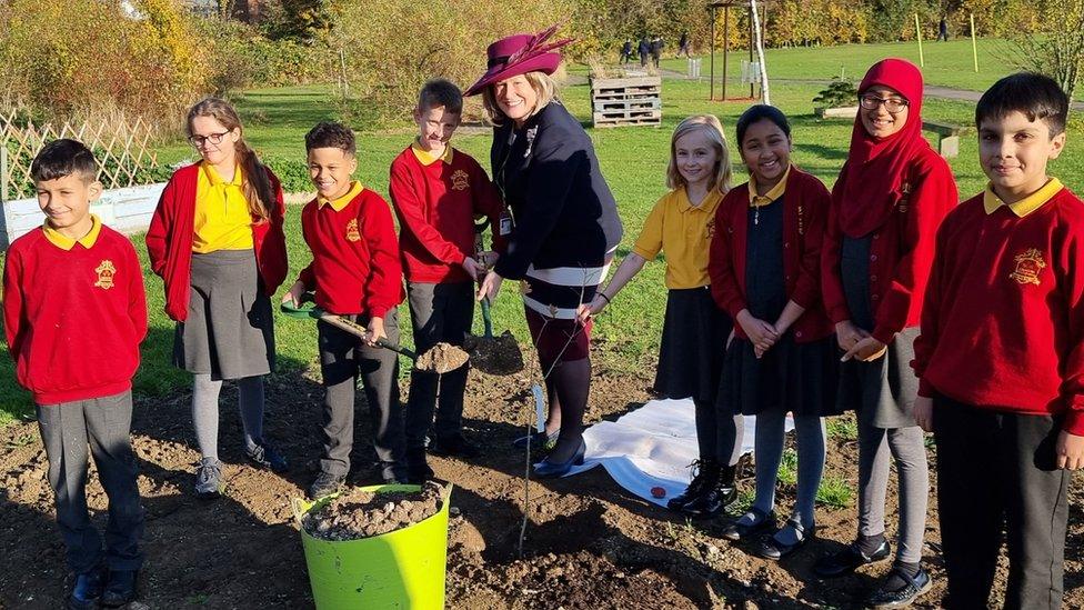 Helen Nellis with children from Chantry Primary Academy, Luton