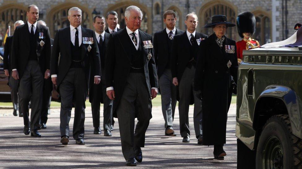 royal-family-members-follow-prince-philip-coffin