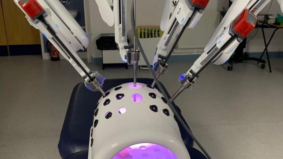 Robotic surgery robot