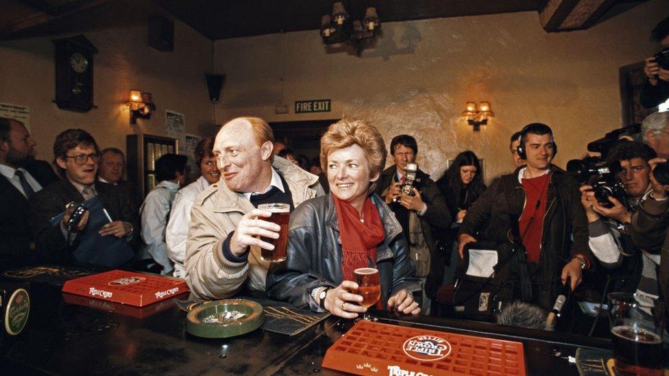 Neil and Glenys Kinnock in a Pontllanfraith pub during the 1987 general election campaign