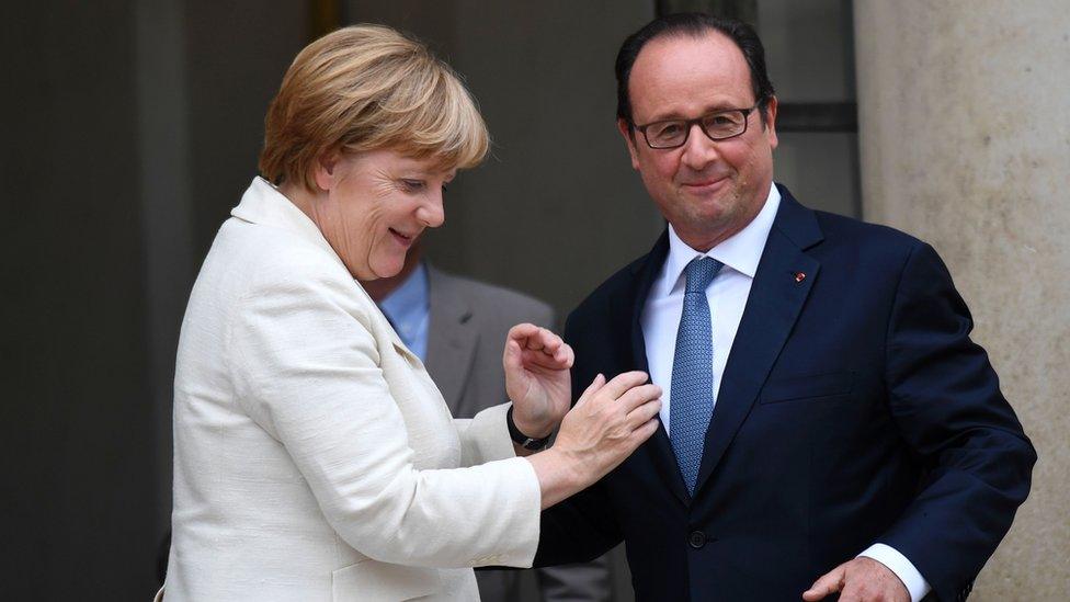 French President François Hollande (R) accompanies German Chancellor Angela Merkel after their meeting on September 15, 2016 at the Elysee palace in Paris