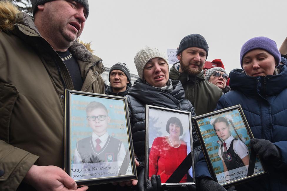 Kemerovo mourners at rally, 27 Mar 18