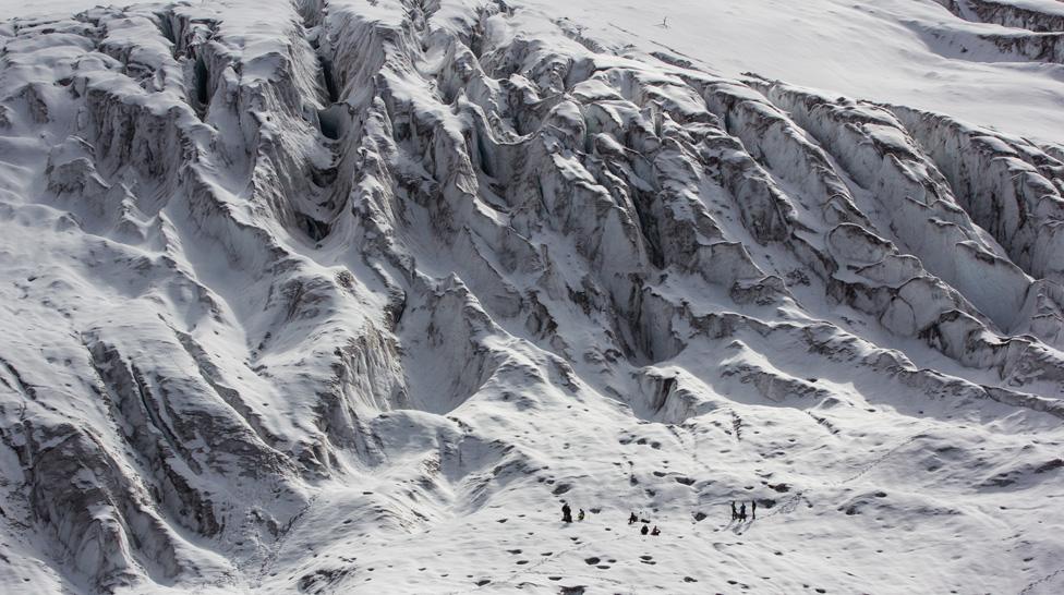 Juliana García and other climbers on the Antisana