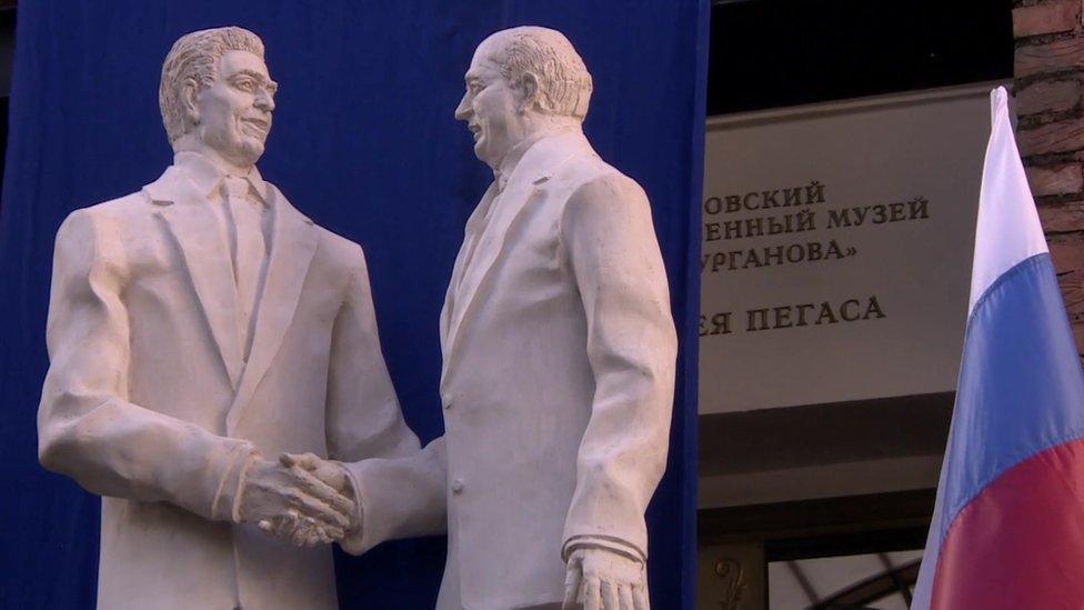 Statue of Ronald Reagan and Mikhail Gorbachev