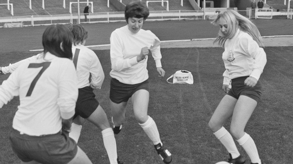 Sheila Parker (centre) training with England women's team