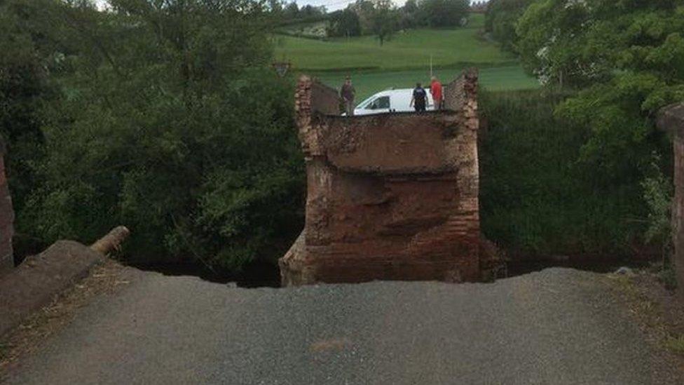 Eastham Bridge collapsed