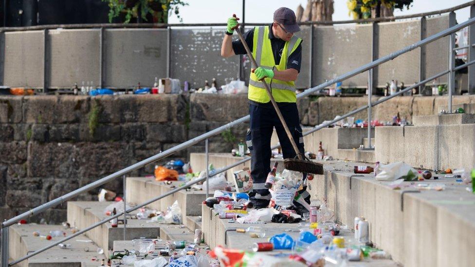 Cardiff Bay litter