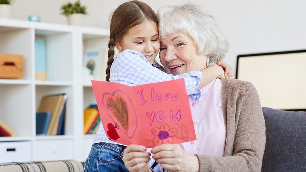 GIRL-CUDDLES-GRANDMA-CARD-SAYS-I-LOVE-YOU.