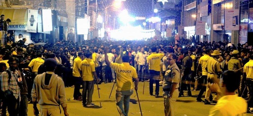 Police hold back crowds in Bangalore (31 Dec 2016)