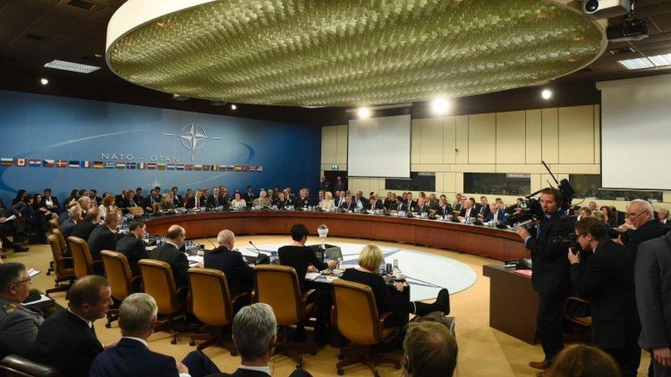 Defence ministers attend a Nato meeting at the alliance's headquarters in Brussels (26 October 2016)