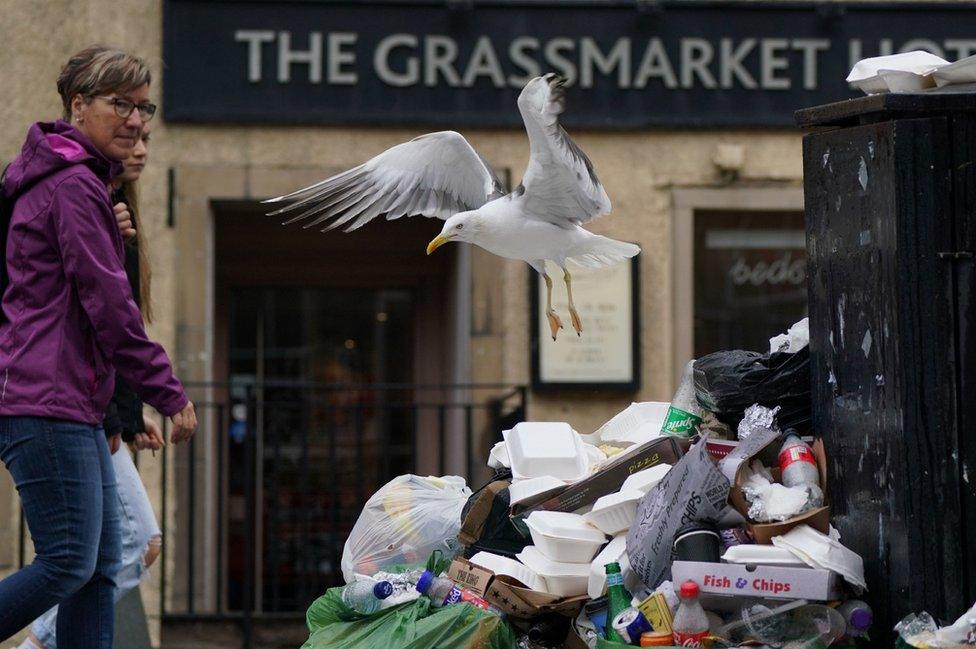 rubbish in the Grassmarket area of Edinburgh