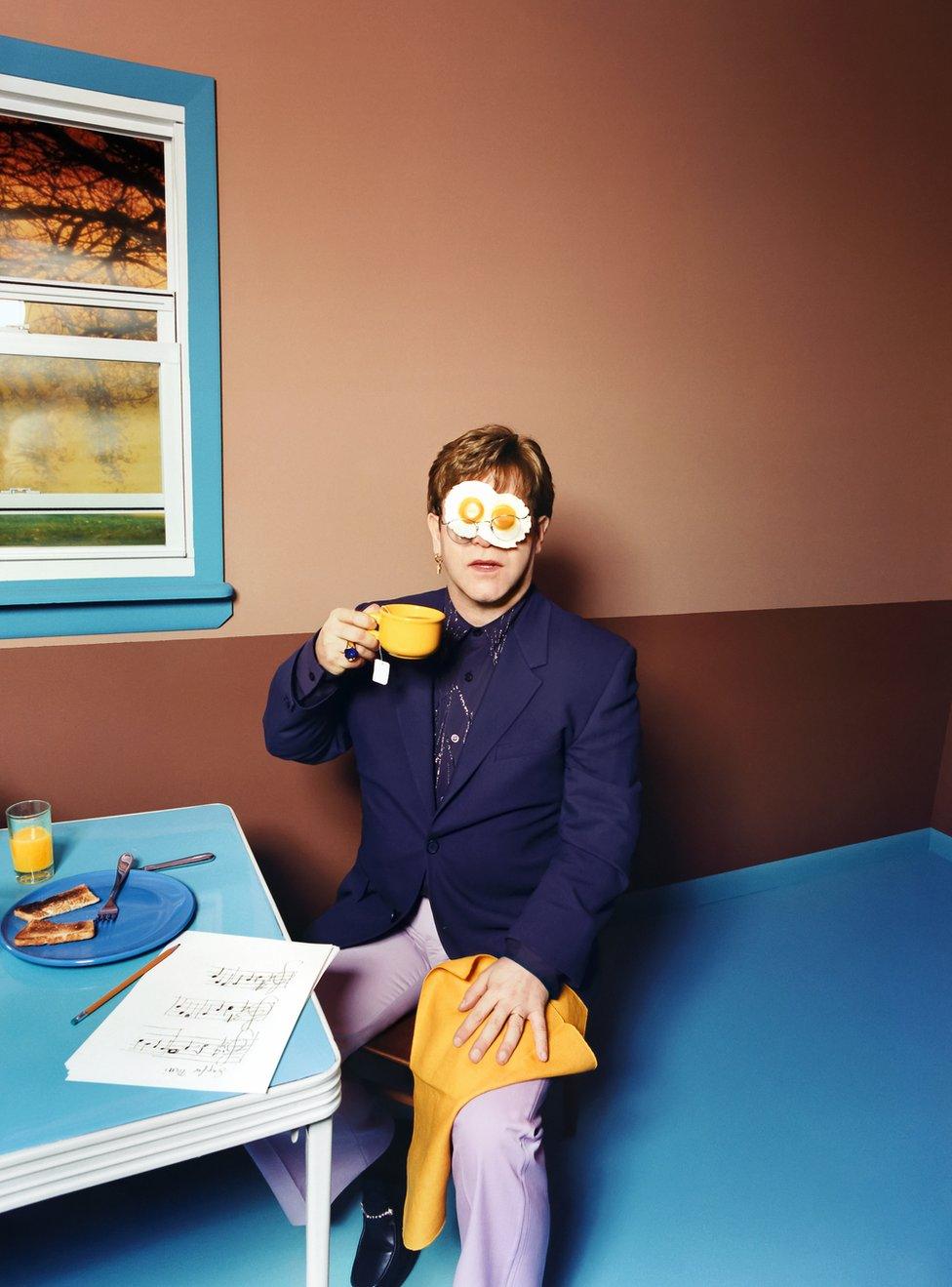 Elton John, Egg On His Face, New York, 1999