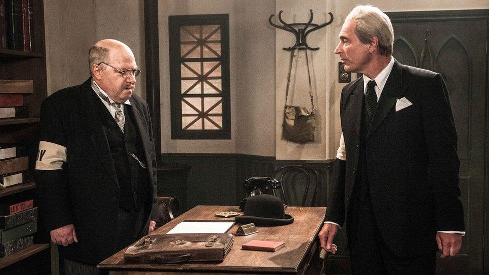 Arthur Lowe (JOHN SESSIONS), John Le Mesurier (JULIAN SANDS)