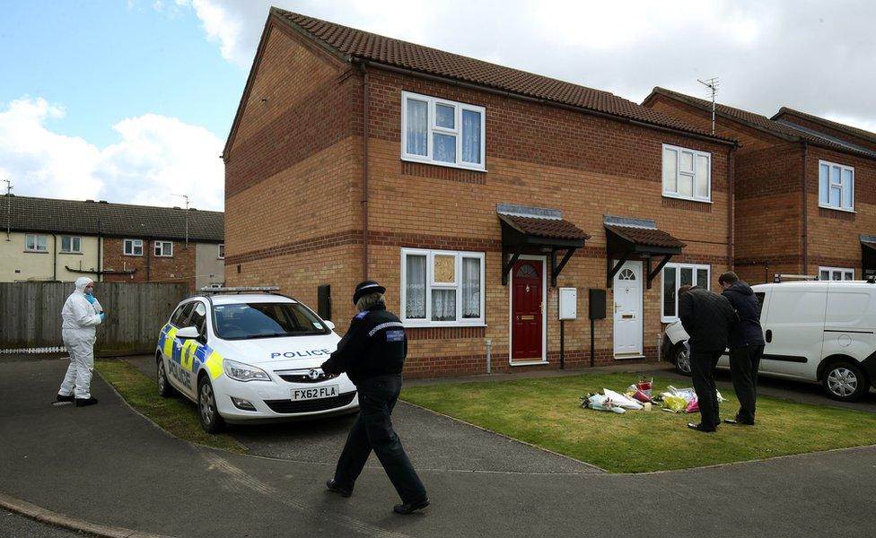 Dawson Avenue, Spadling