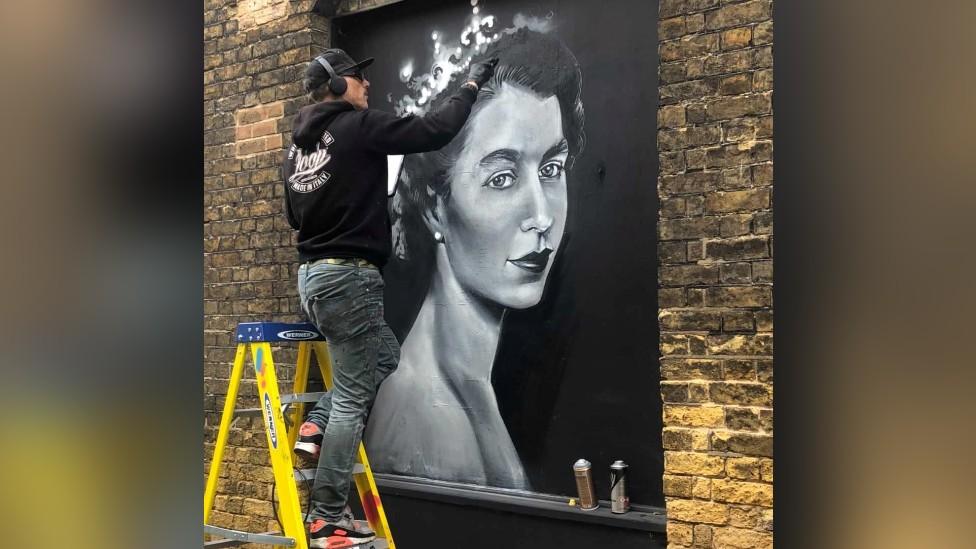 Dan Kitchener painting mural