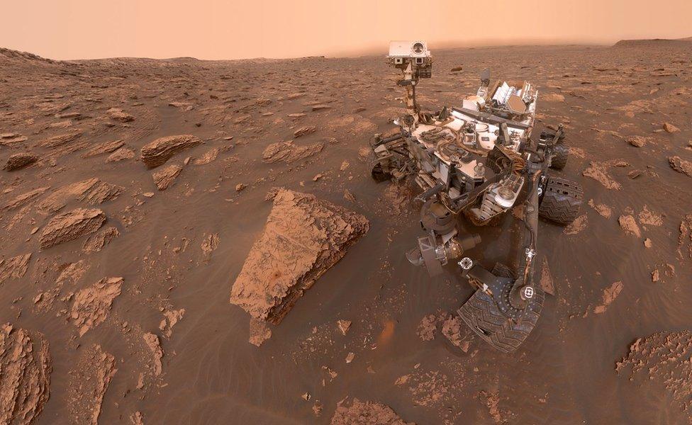 Curiosity's Dusty Selfie at Duluth