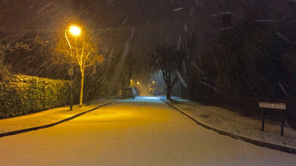 Snow setting down on a residential street