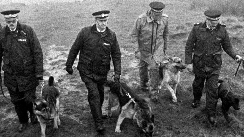 Police using specially trained sniffer dogs on Saddleworth Moor in 1986