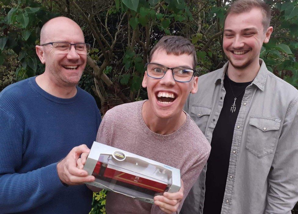 Alex Chesters (centre, with father Darren, left, and brother Will, right)