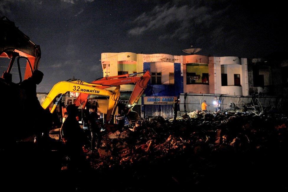 This picture taken late on 7 December 2016 shows ongoing rescue work at night in Pidie Jaya after a 6.5-magnitude earthquake struck Aceh province.