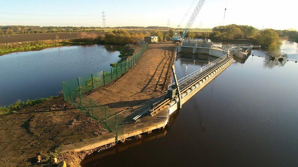 Hydro-electric power station