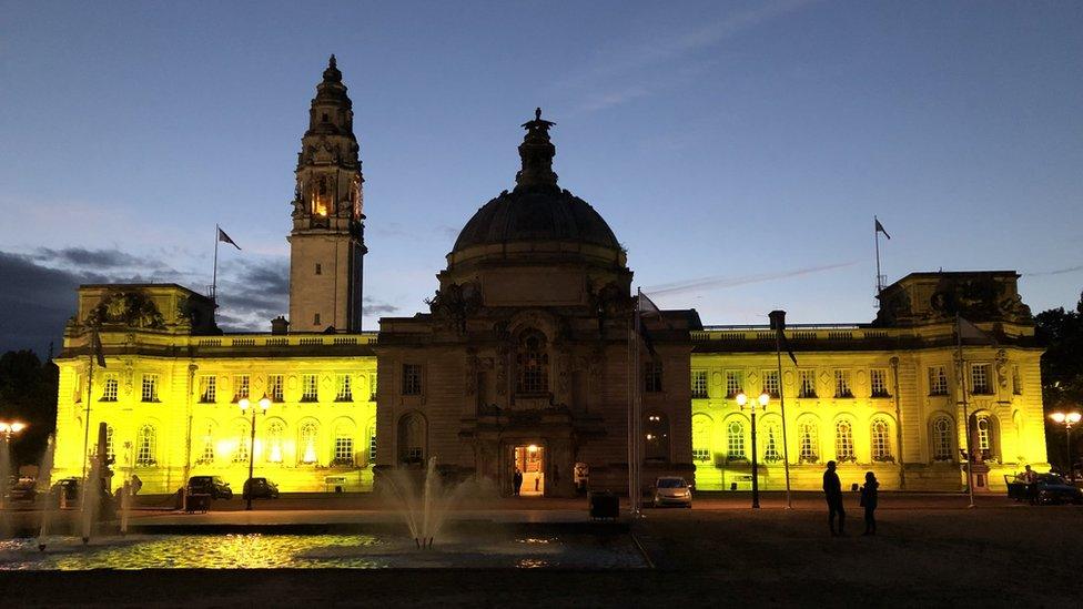 Cardiff City Hall turns yellow