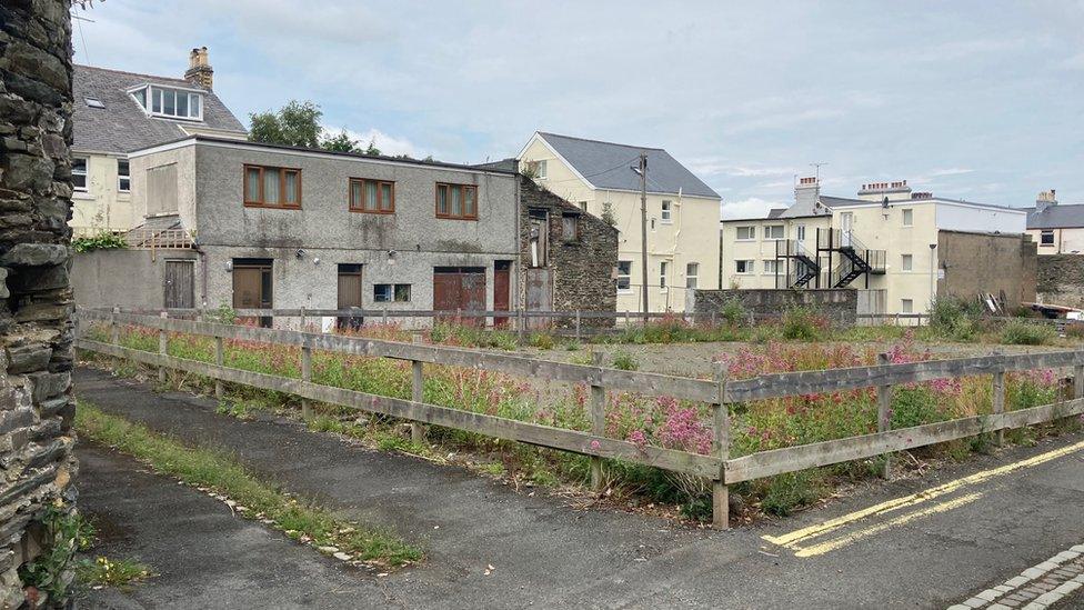 Vacant plot of land on Woodbourne Lane