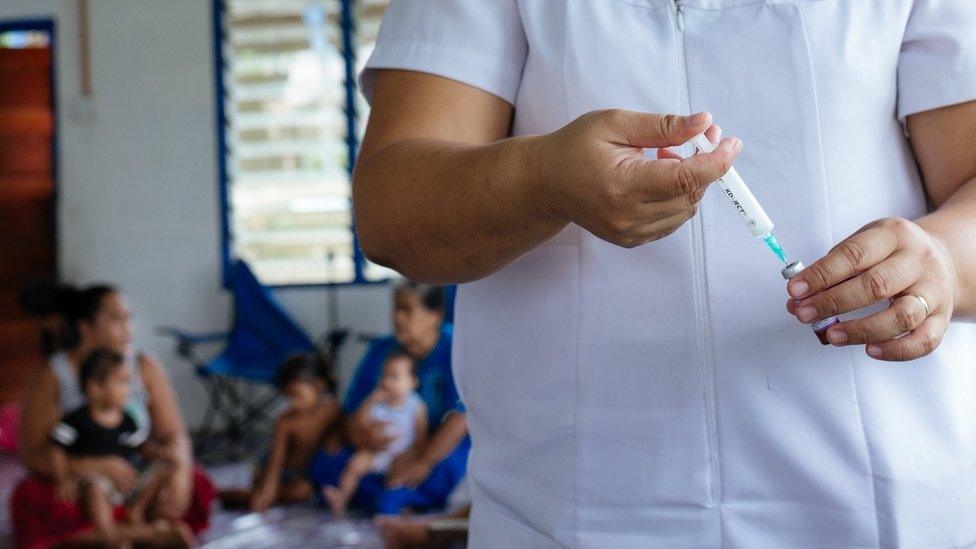 Unicef workers in Samoa vaccinating people