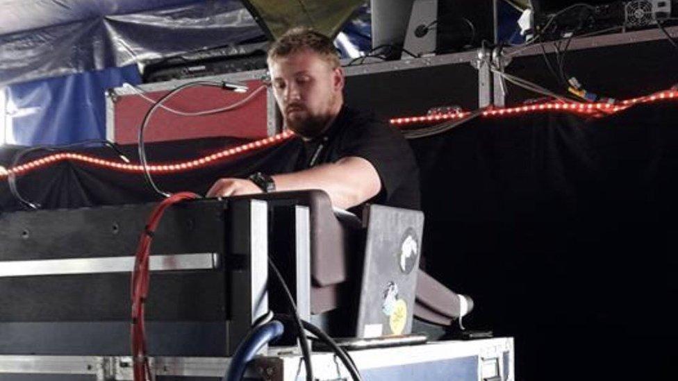 Tom De Brabant sound engineering at a festival