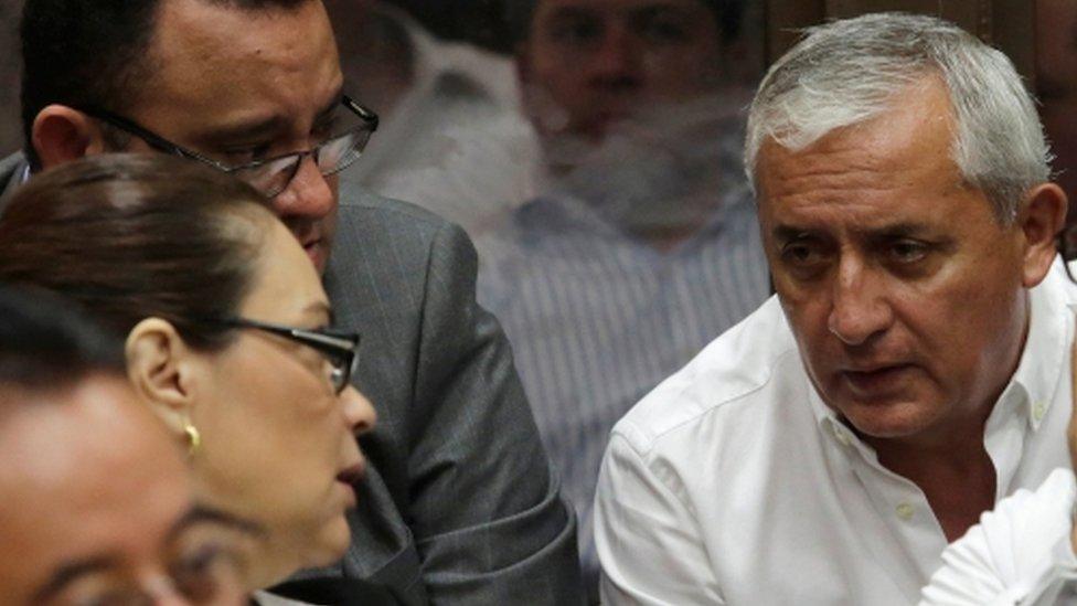 Roxana Baldetti and Otto Perez Molina (right) in court on 6 June 2016