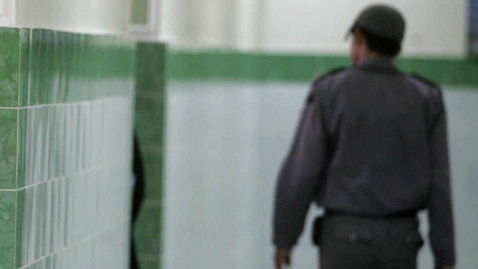 File photo showing a guard at Evin prison in Tehran, Iran (13 June 2006)