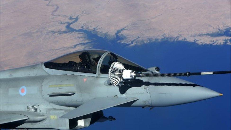 UK Royal Air Force Eurofighter Typhoon fighter jet refuelling over Iraq (Sept 2016)