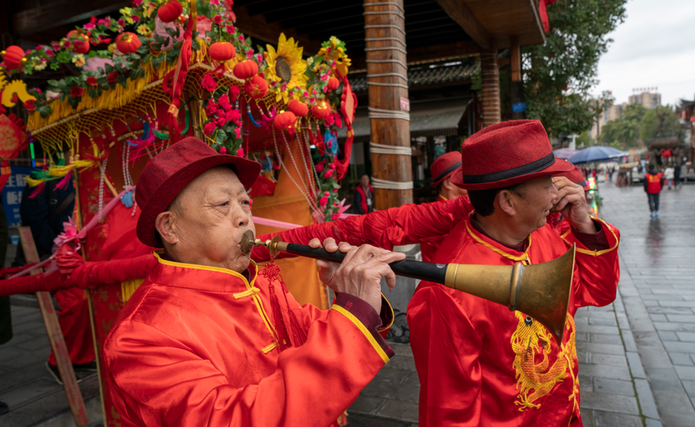 Bearers bring out the traditional Chinese red sedan chairs in Enshi, central Hubei province. Photo: 26 February 2021