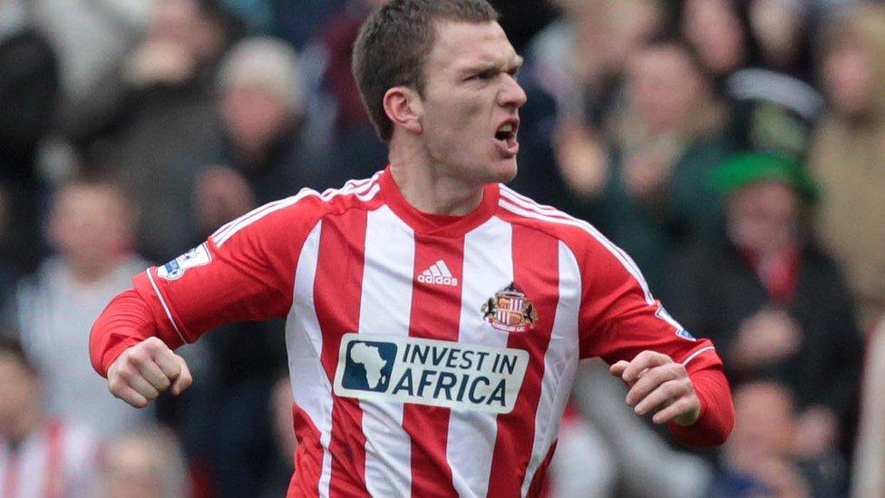 Sunderland"s Craig Gardner celebrates his equalising goal during the English Premier League football match between Sunderland and Norwich City at The Stadium of Light in Sunderland, north-east England, March 17, 2013.