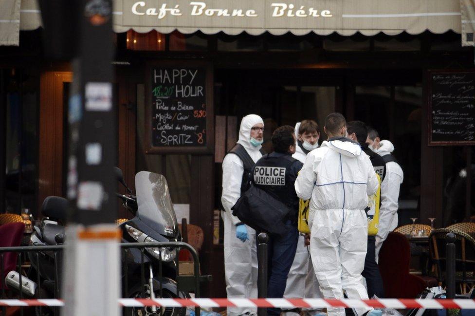 Forensic scientists and police inspect the Cafe Bonne Biere on Rue du Faubourg du Temple in Paris on November 14, 2015