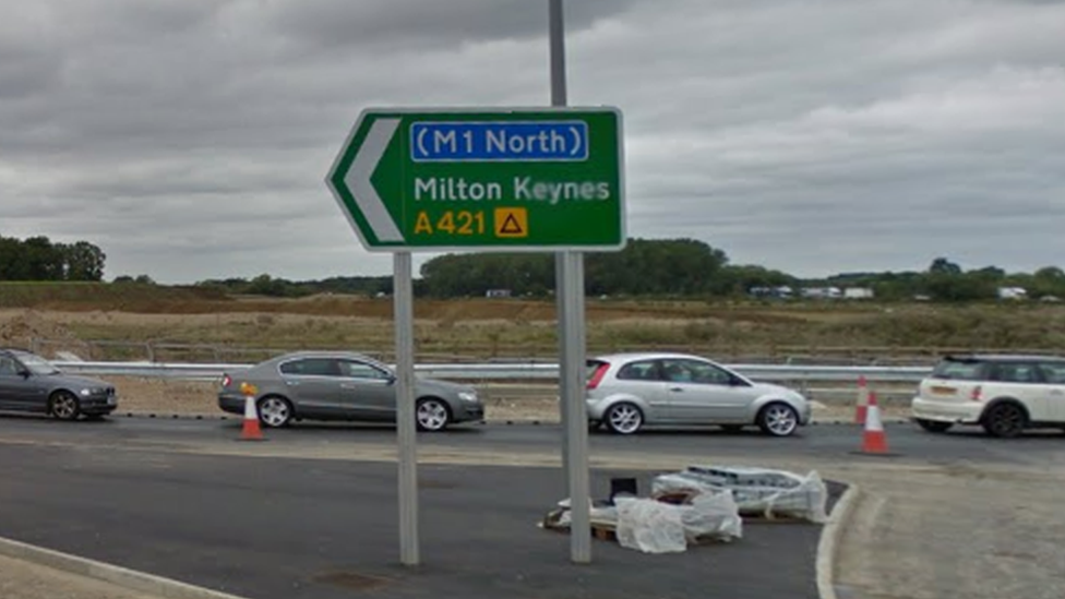 A421/M1 road sign