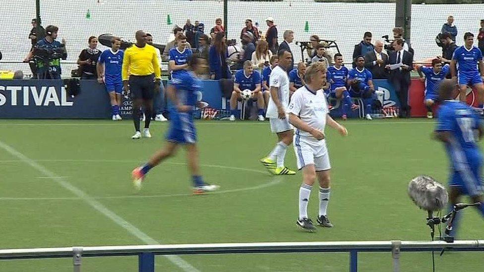 Football legends play on floating pitch