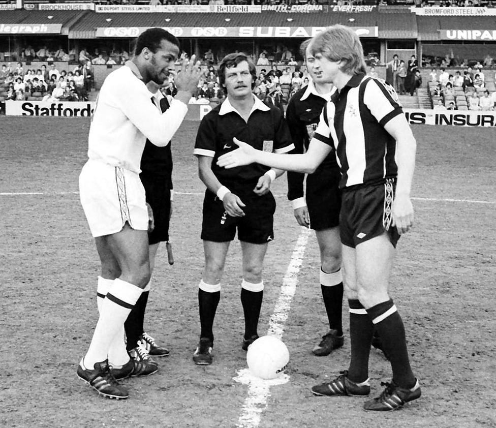 Cyrille Regis (left) and Len Cantello (right) at the kick-off of the 1979 testimonial match