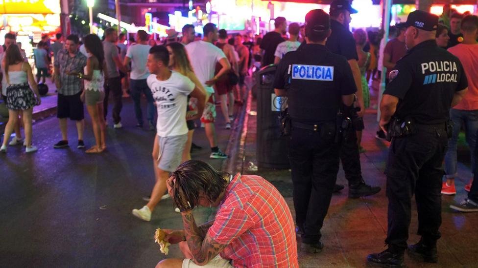 Clubbers in Magaluf, 19 Jul 15