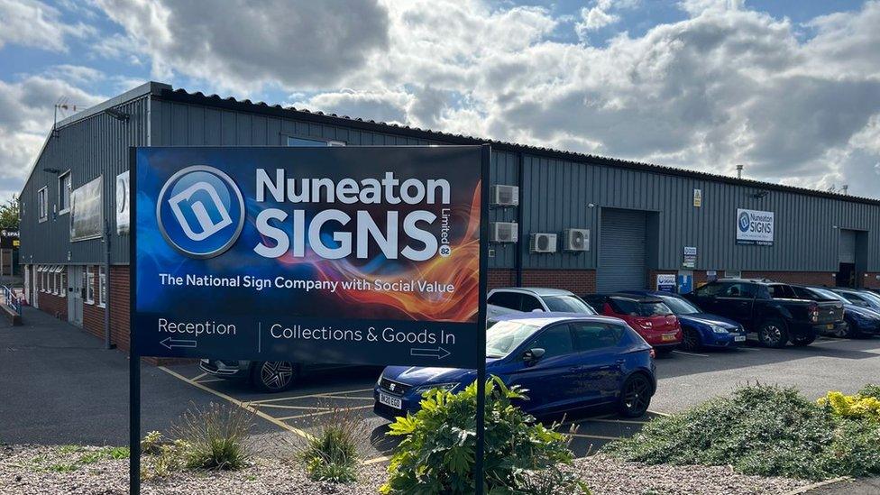 Nuneaton Signs