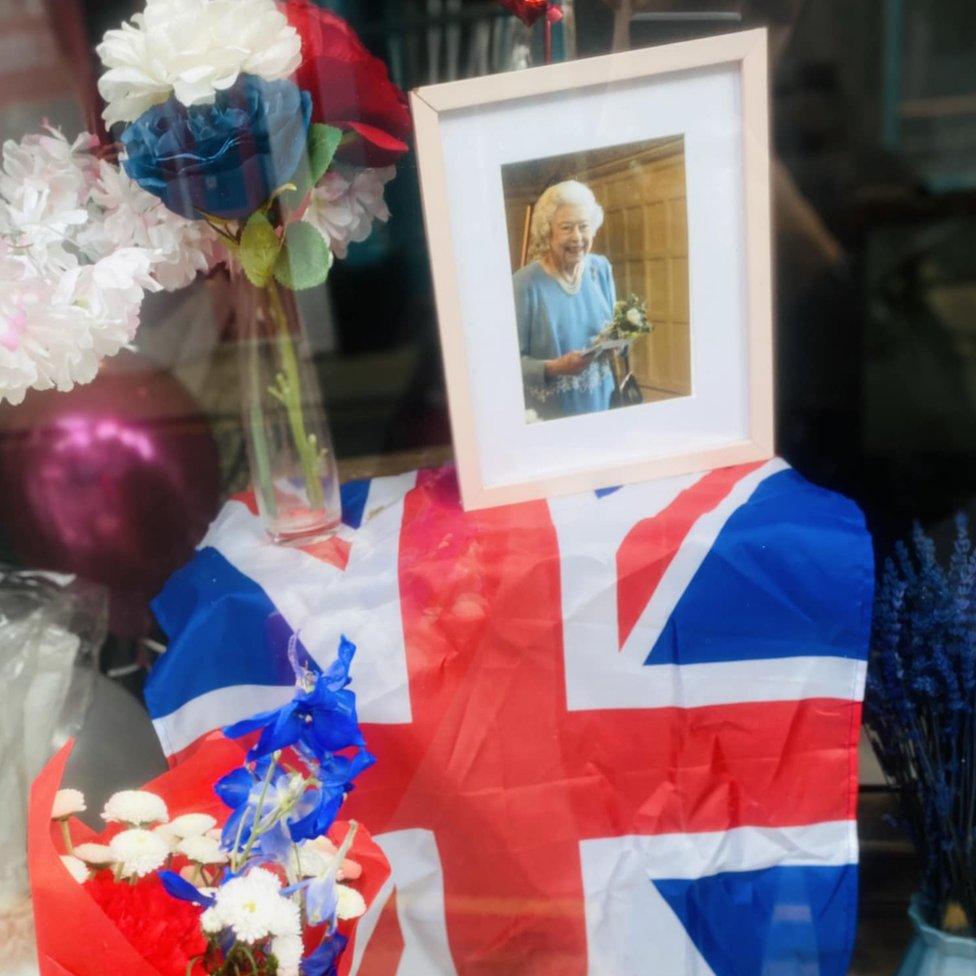 A photograph of the Queen receiving a posy made by Charlie Metcalfe