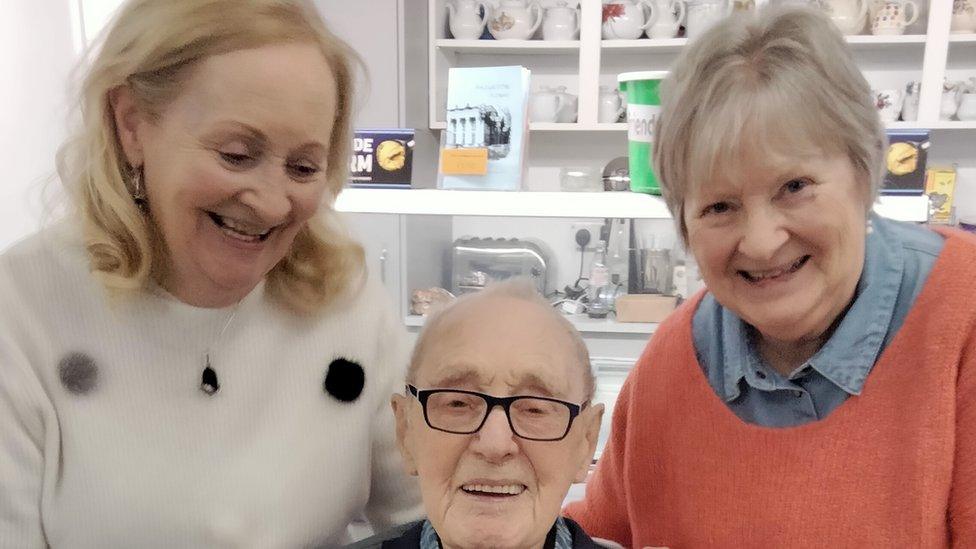 Jack Jennings with daughters Carol Barrett and Hazel Heath