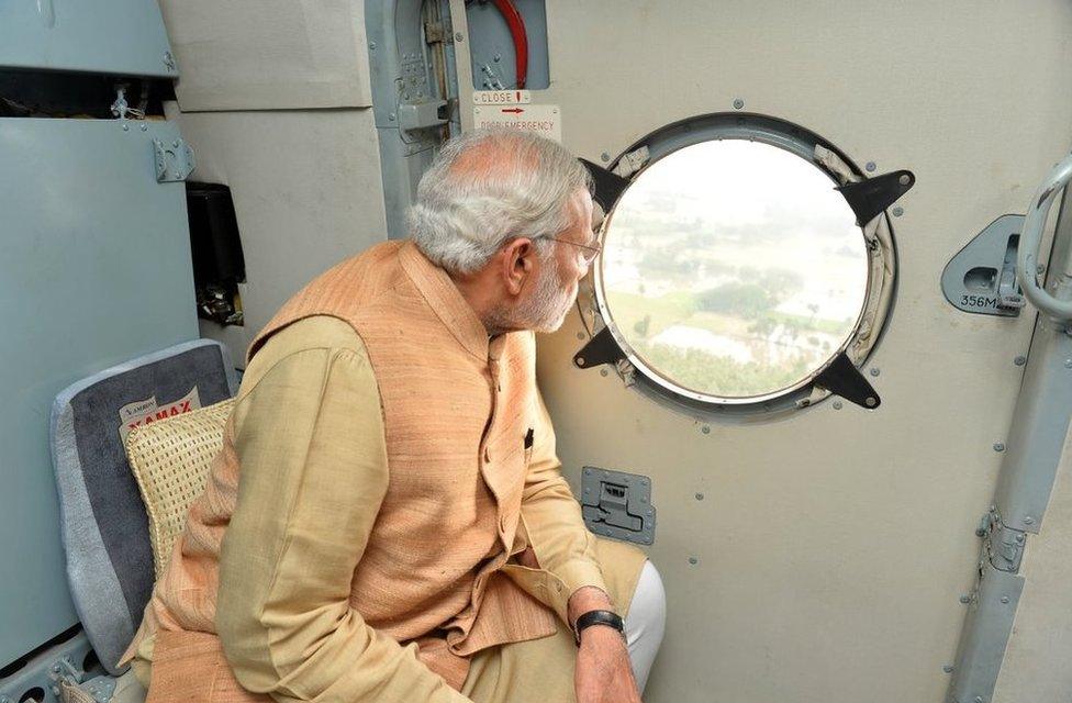 Original image of PM Narendra Modi surveying flooding in Chennai (3 Dec 2015)